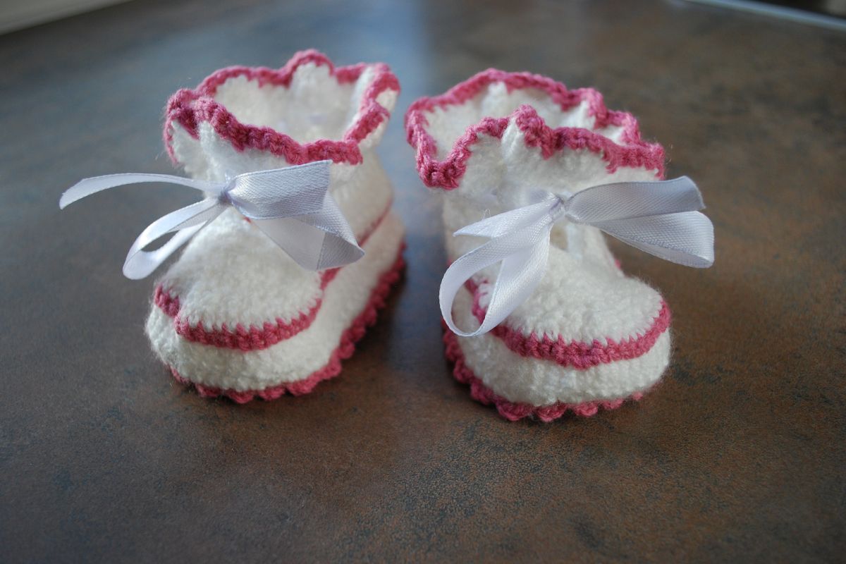 10 Cute Baby Boots Crochet Patterns To Make And Give Away