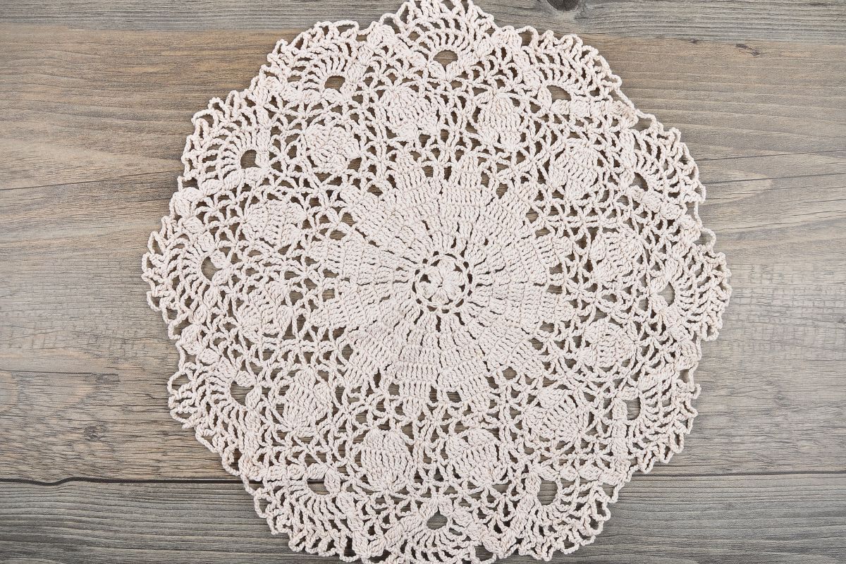 8 Beautiful Pineapple Doily Patterns For Crochet Inspiration