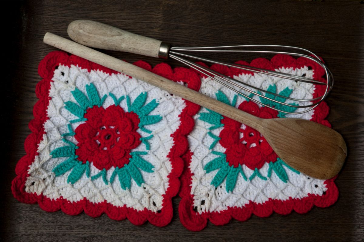 This Is How You Crochet A Pot Holder! An Easy Guide For Beginners