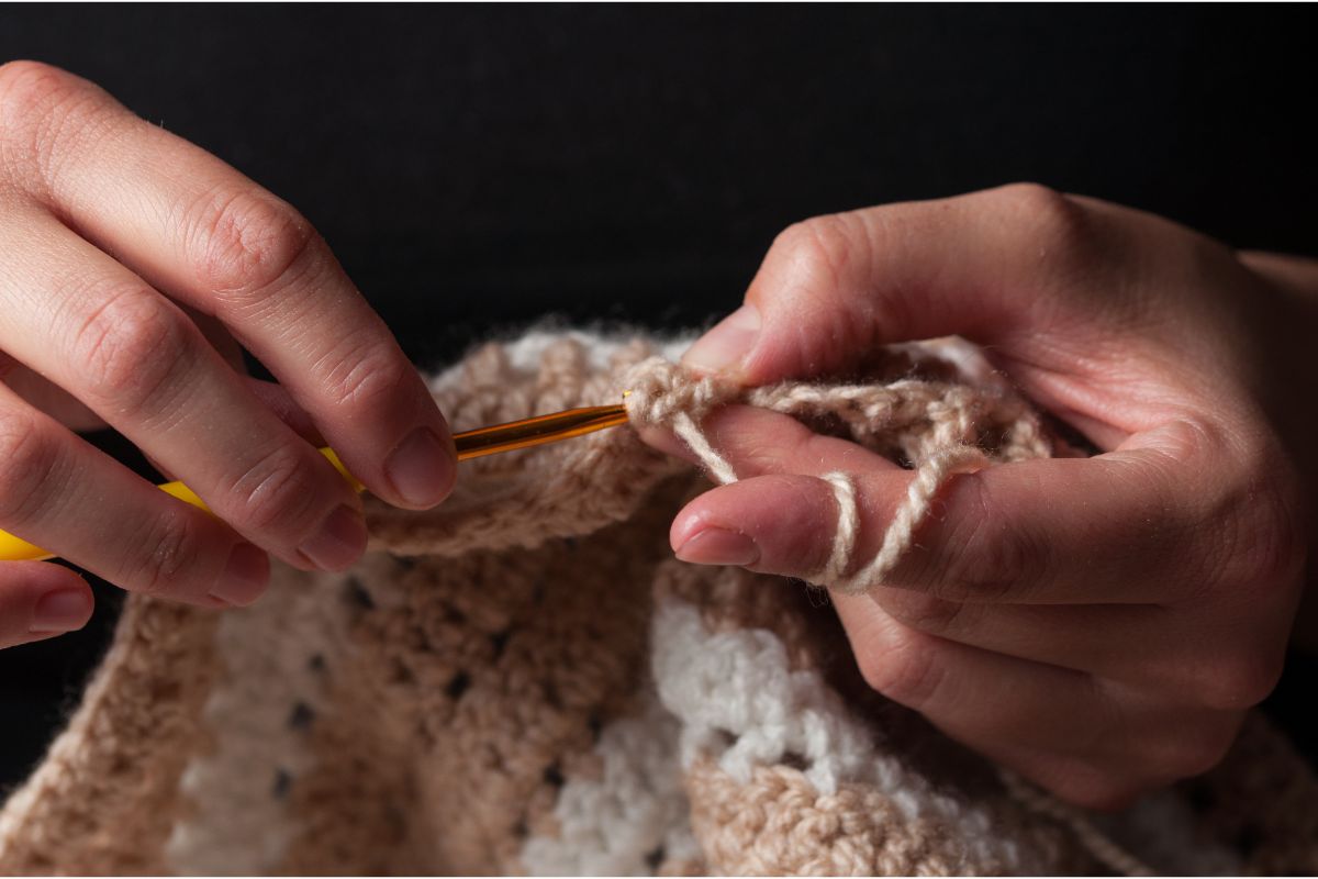 How To Hold Yarn When Crocheting